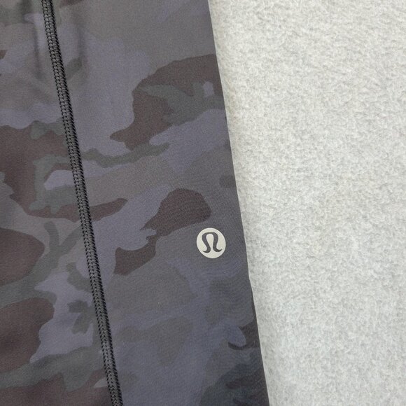 Lululemon Pants Womens 10 Black Camo Fast free Crop‎ Pocket Leggings Yoga Gym - Picture 2 of 13